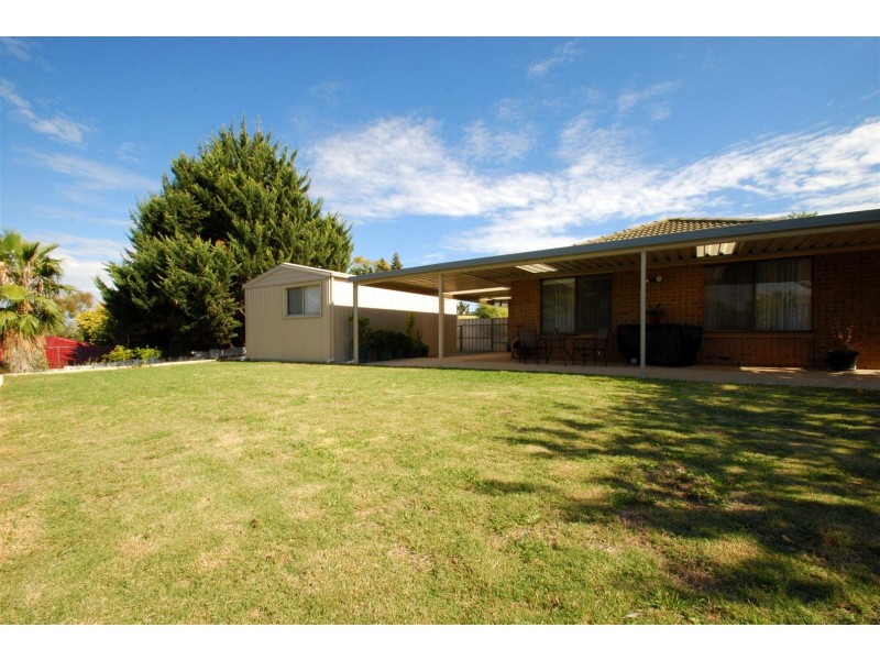 16 Hele Crescent, Trott Park SA 5158