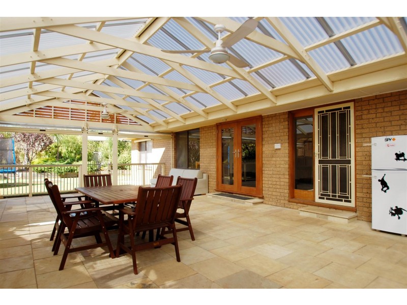 1 Thermopylae Court, Hallett Cove SA 5158