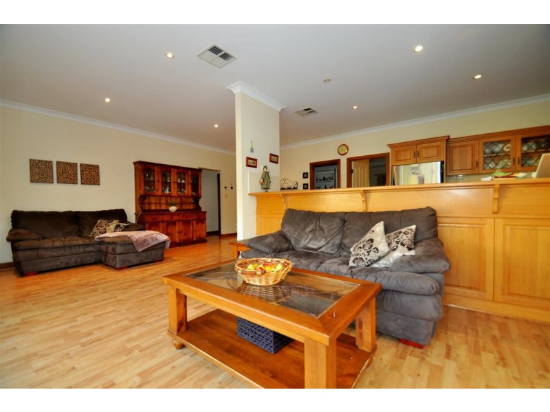 71 Sir James Hardy Way, Woodcroft SA 5162