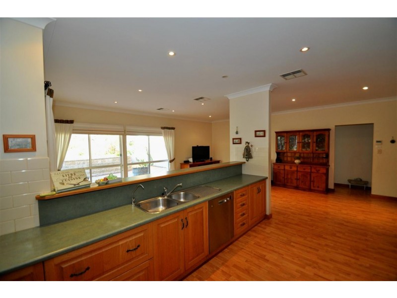 71 Sir James Hardy Way, Woodcroft SA 5162