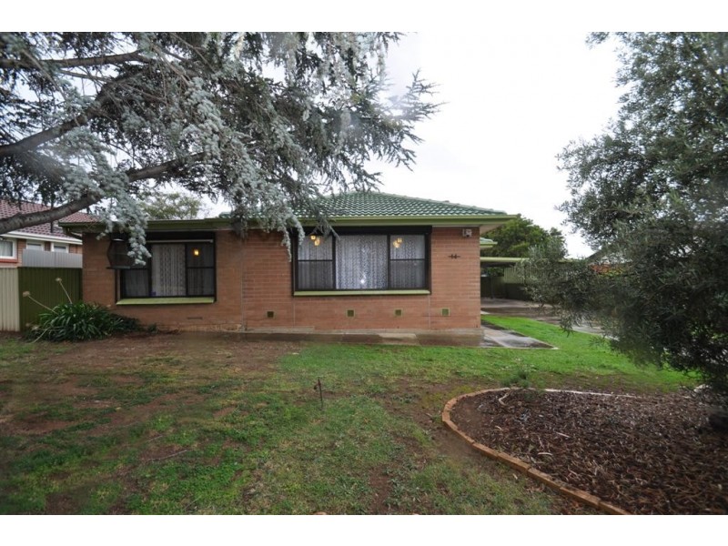 14 Adrian Street, Christie Downs SA 5164