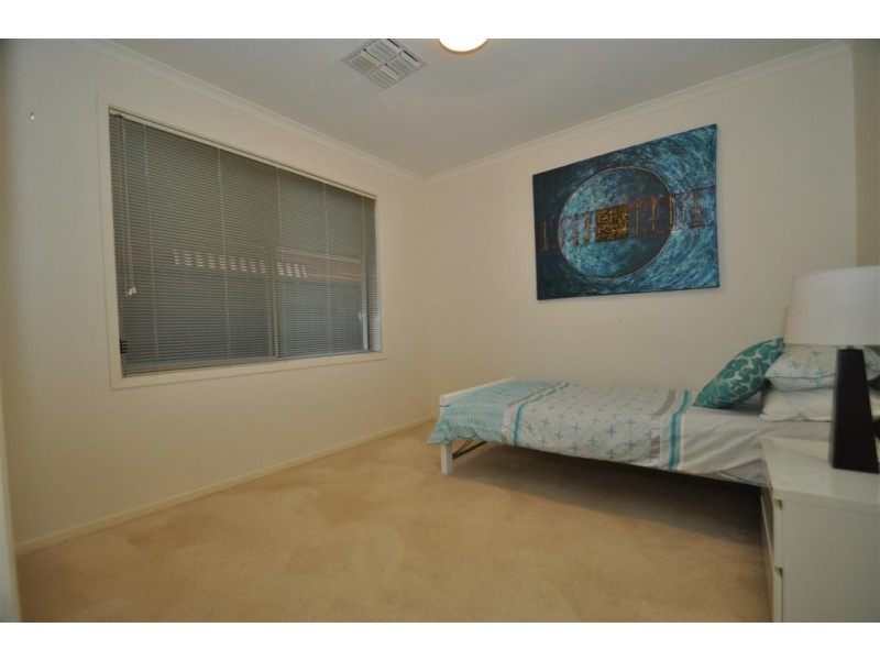 6 Westbury Court, Woodcroft SA 5162