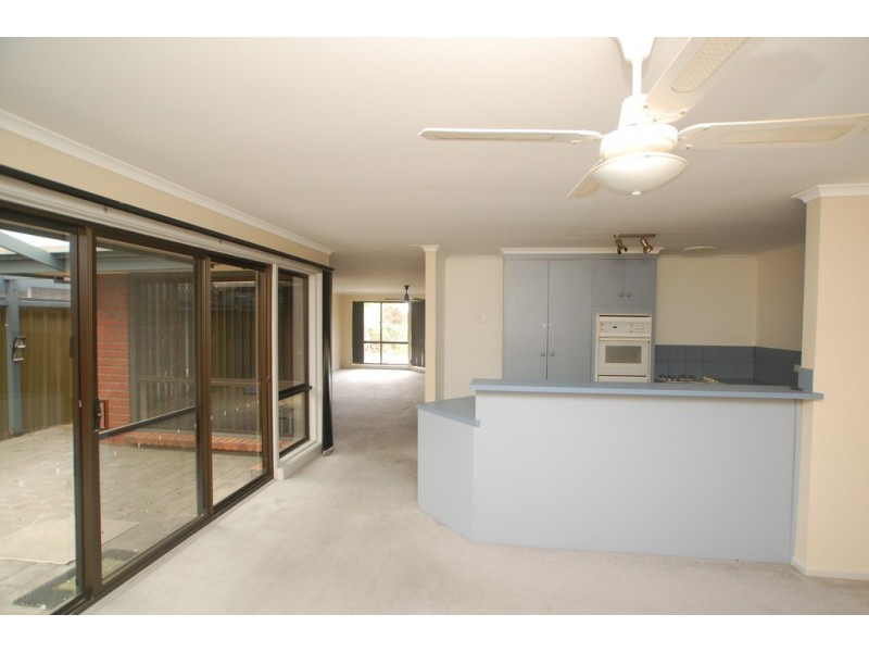 11 Coonawarra Close, Woodcroft SA 5162