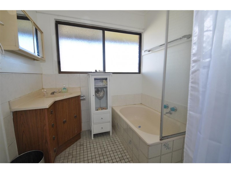 4 First Avenue, Moana SA 5169