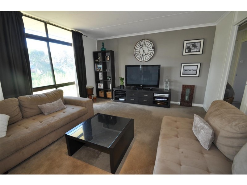 4 First Avenue, Moana SA 5169