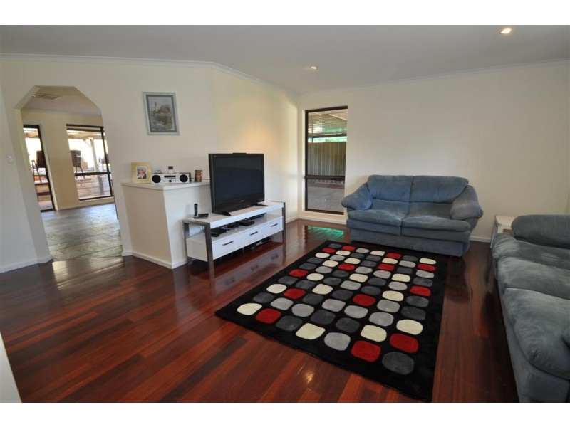 32 Odessa Drive, Woodcroft SA 5162