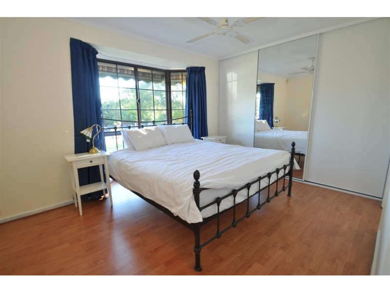 32 Odessa Drive, Woodcroft SA 5162