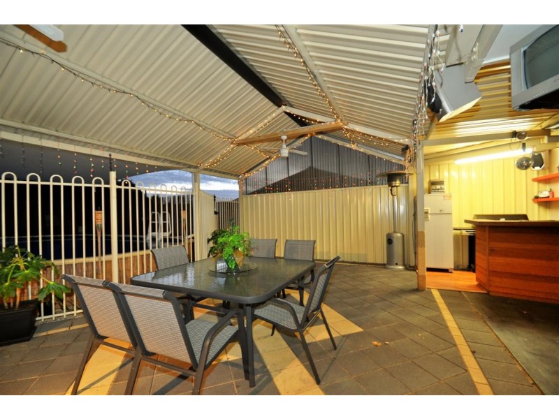 2 Mawson Circuit, Woodcroft SA 5162