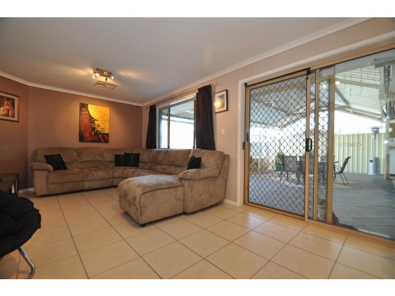 2 Mawson Circuit, Woodcroft SA 5162