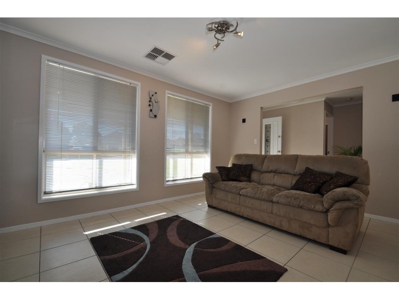 2 Mawson Circuit, Woodcroft SA 5162