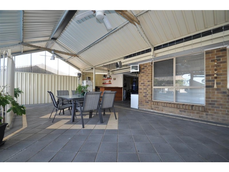 2 Mawson Circuit, Woodcroft SA 5162