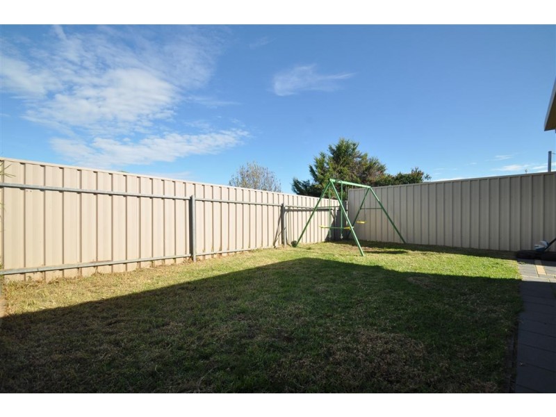 2 Mawson Circuit, Woodcroft SA 5162