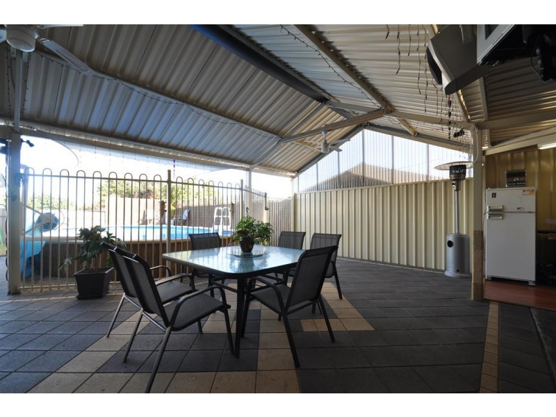 2 Mawson Circuit, Woodcroft SA 5162