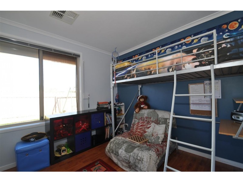 2 Mawson Circuit, Woodcroft SA 5162