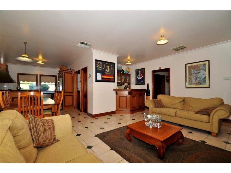 1 Horseshoe Drive, Woodcroft SA 5162