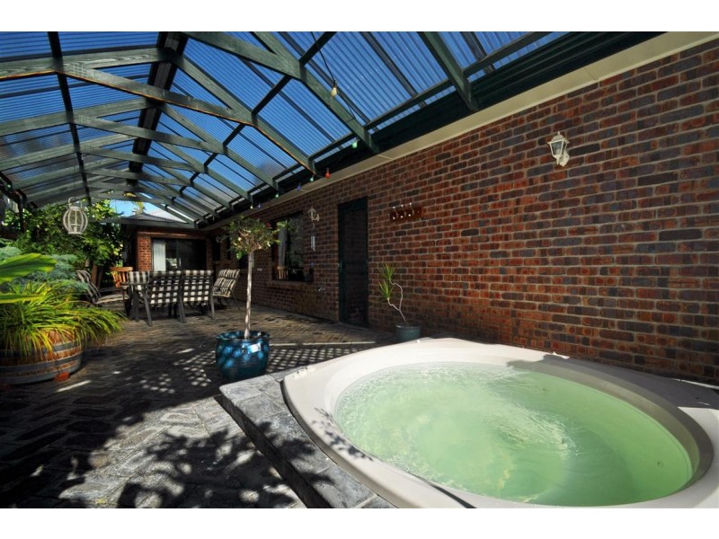 1 Horseshoe Drive, Woodcroft SA 5162