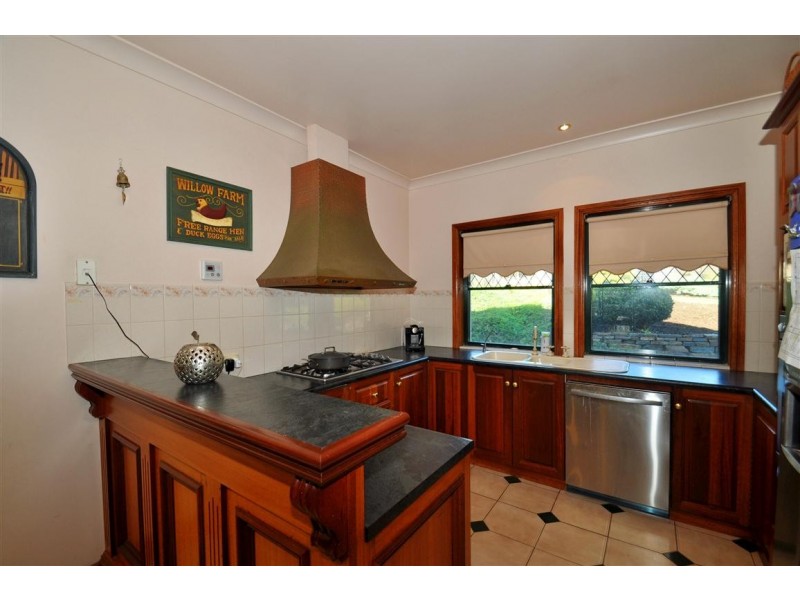1 Horseshoe Drive, Woodcroft SA 5162