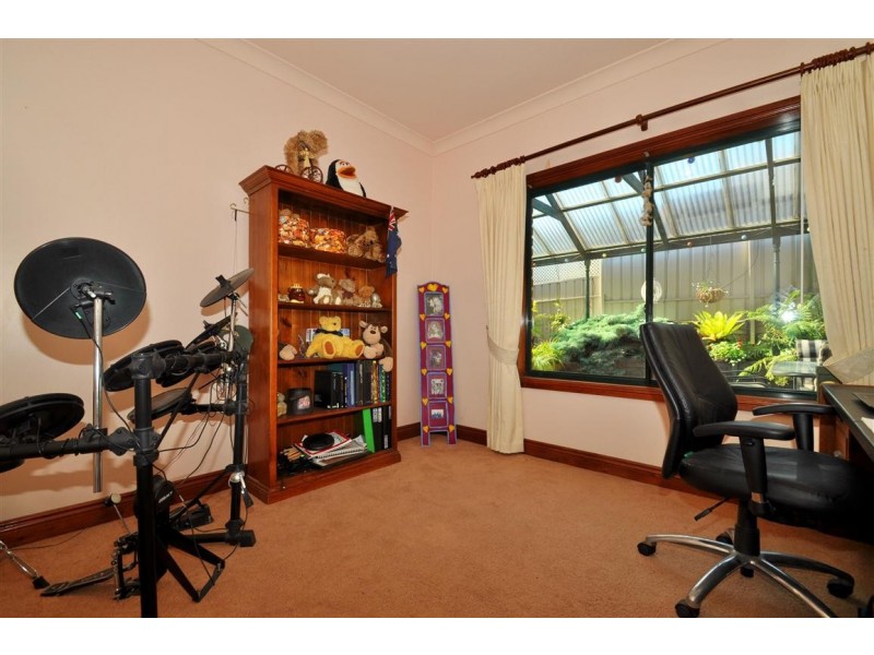 1 Horseshoe Drive, Woodcroft SA 5162