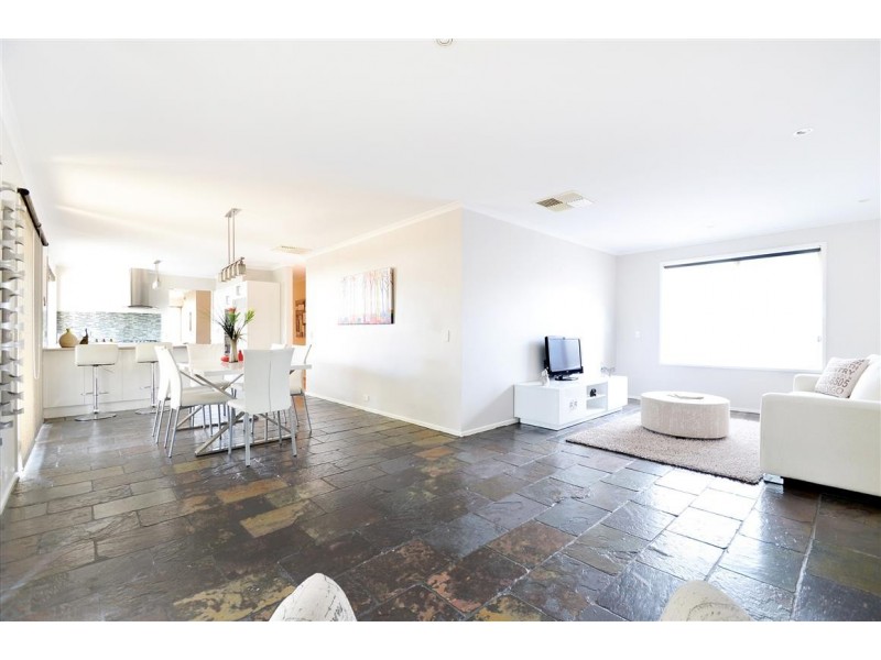 18 Excelsior Grove, Woodcroft SA 5162