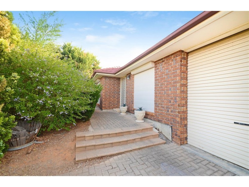 18 Excelsior Grove, Woodcroft SA 5162