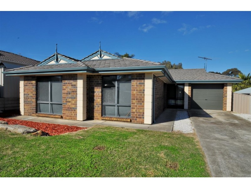 28 Shillabeer Crescent, Woodcroft SA 5162
