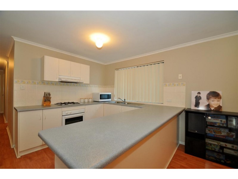 28 Shillabeer Crescent, Woodcroft SA 5162