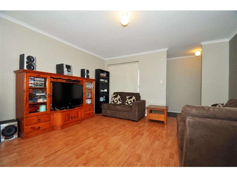 28 Shillabeer Crescent, Woodcroft SA 5162
