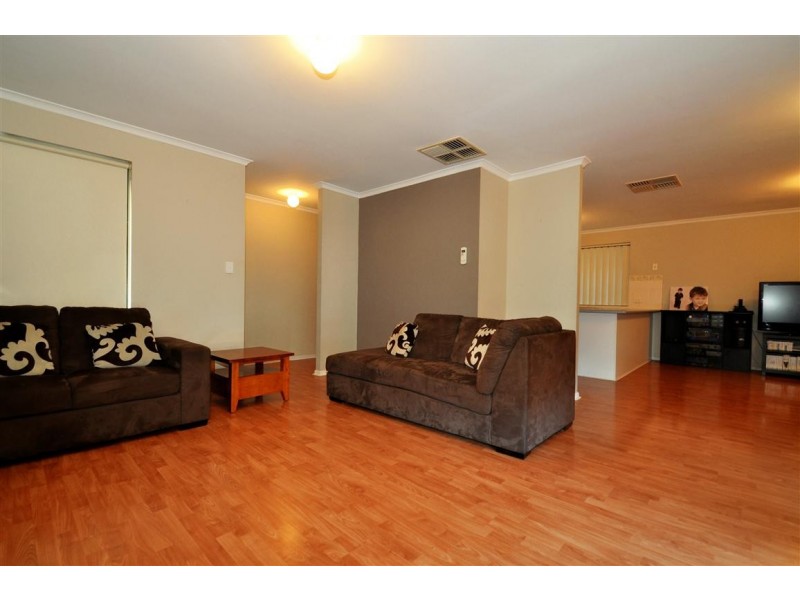 28 Shillabeer Crescent, Woodcroft SA 5162