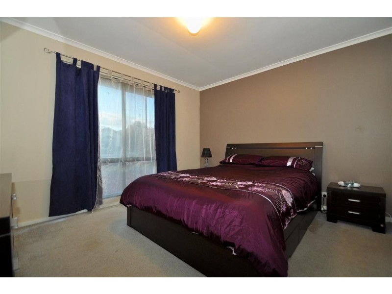 28 Shillabeer Crescent, Woodcroft SA 5162