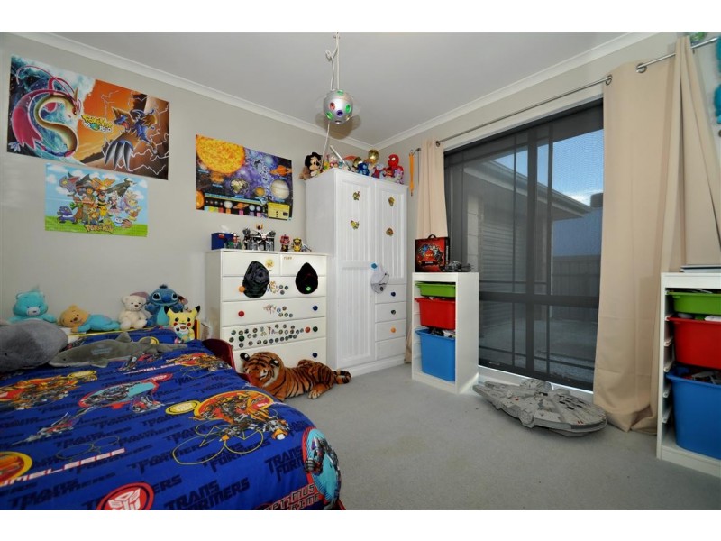 28 Shillabeer Crescent, Woodcroft SA 5162