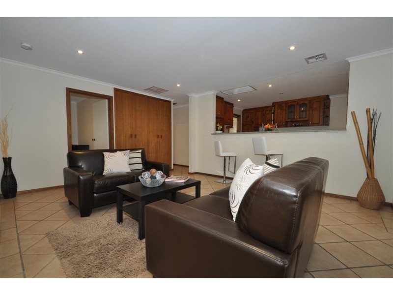 4 Tangara Drive, Aberfoyle Park SA 5159