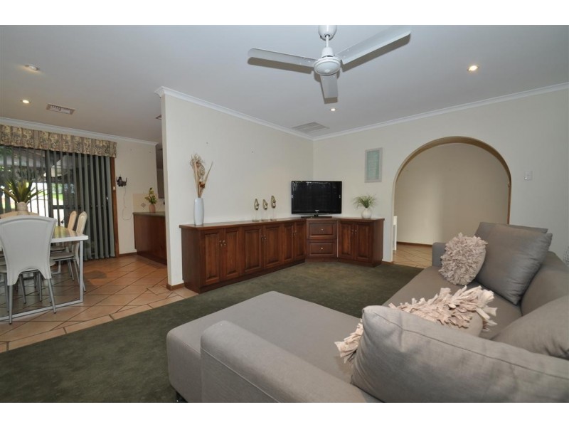 4 Tangara Drive, Aberfoyle Park SA 5159