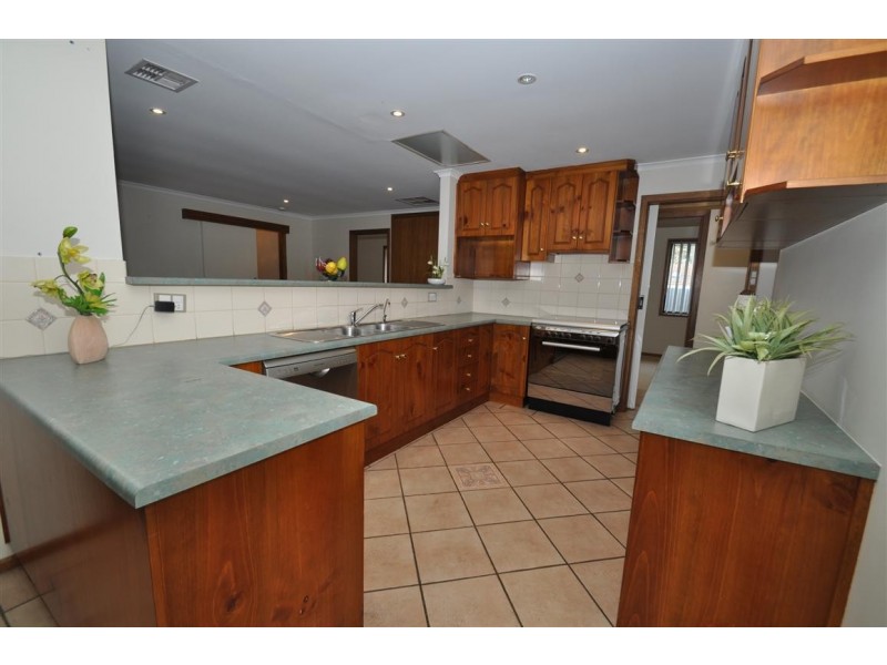 4 Tangara Drive, Aberfoyle Park SA 5159