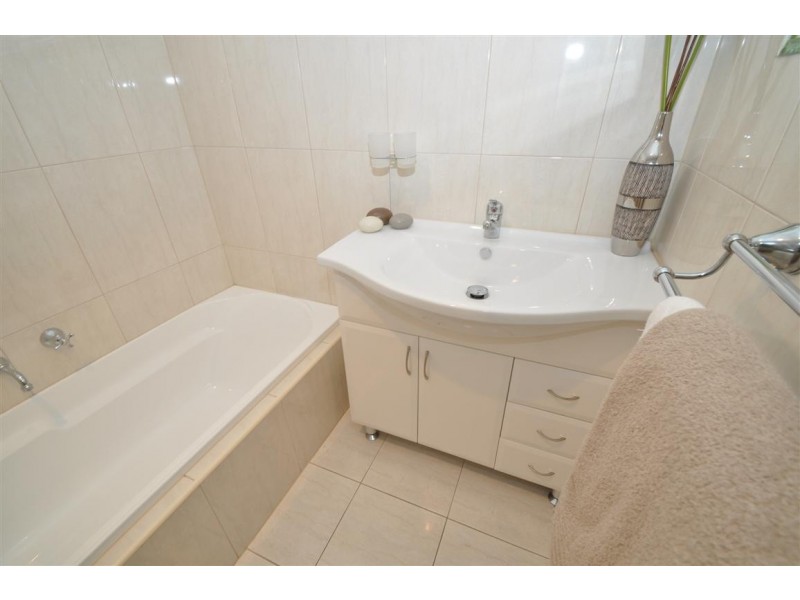 4 Tangara Drive, Aberfoyle Park SA 5159