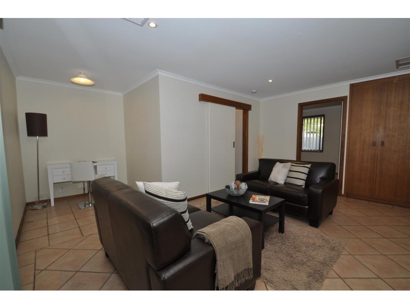 4 Tangara Drive, Aberfoyle Park SA 5159