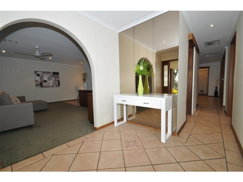 4 Tangara Drive, Aberfoyle Park SA 5159