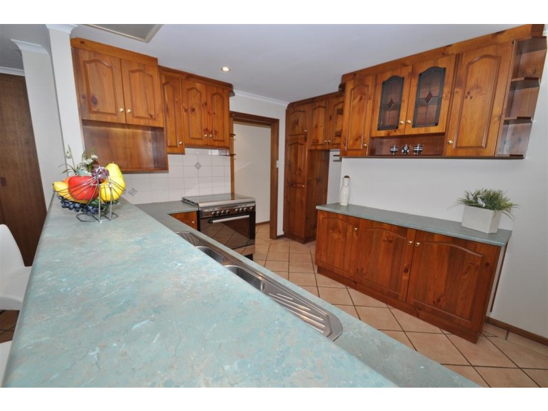 4 Tangara Drive, Aberfoyle Park SA 5159