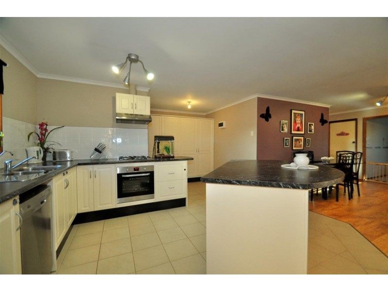 18 Osmund Crescent, Christie Downs SA 5164