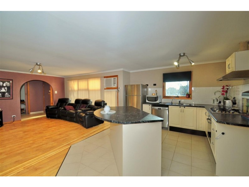 18 Osmund Crescent, Christie Downs SA 5164