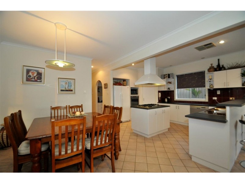 4 The Glade, Woodcroft SA 5162