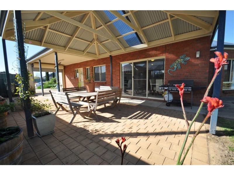 27 Strathmont Drive, Strathalbyn SA 5255