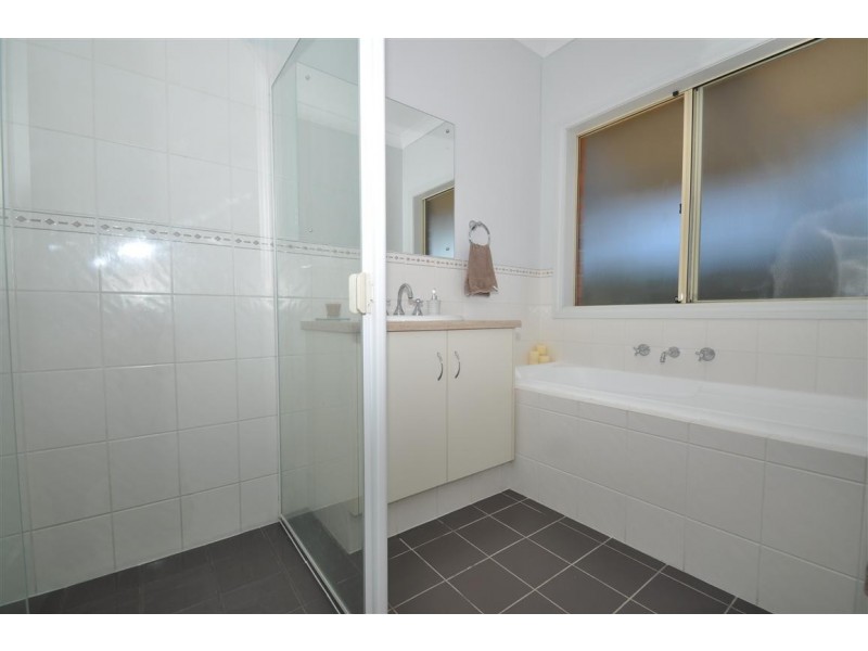 27 Strathmont Drive, Strathalbyn SA 5255