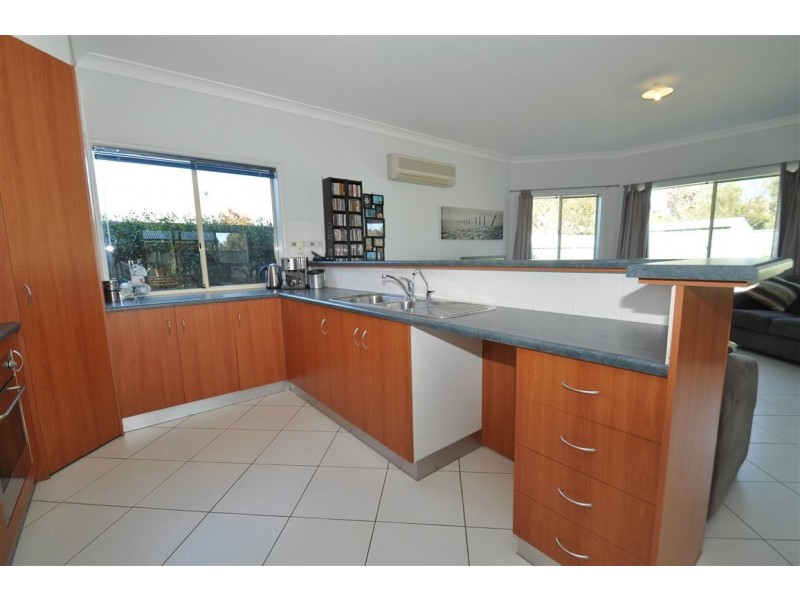 27 Strathmont Drive, Strathalbyn SA 5255