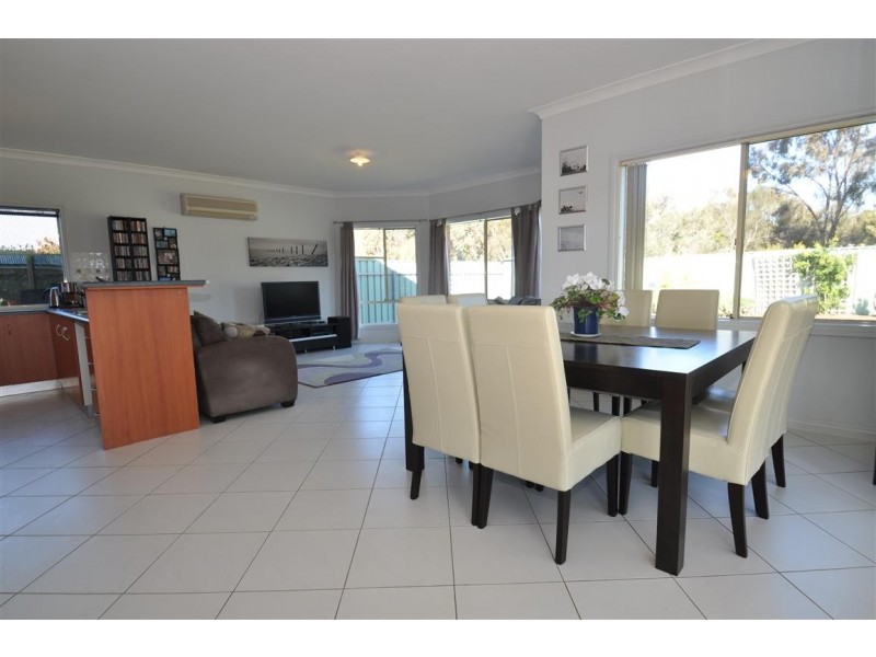 27 Strathmont Drive, Strathalbyn SA 5255