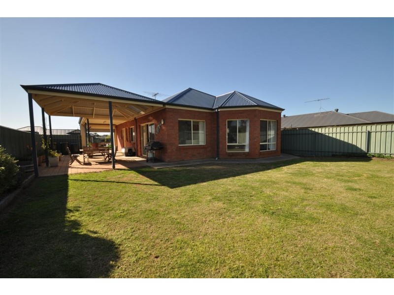 27 Strathmont Drive, Strathalbyn SA 5255