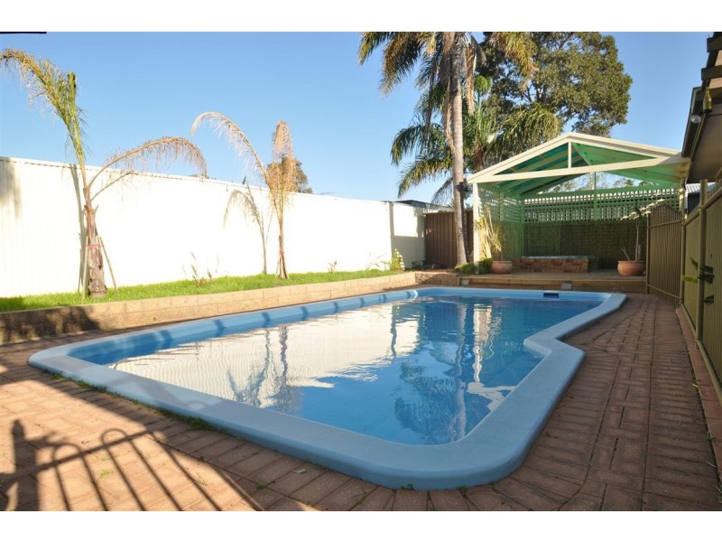 18 Burns Court, Morphett Vale SA 5162