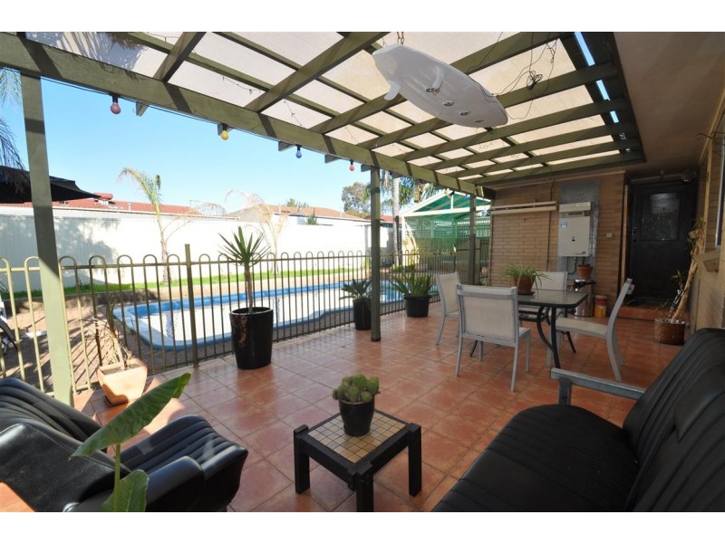 18 Burns Court, Morphett Vale SA 5162