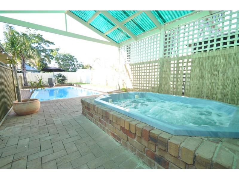 18 Burns Court, Morphett Vale SA 5162