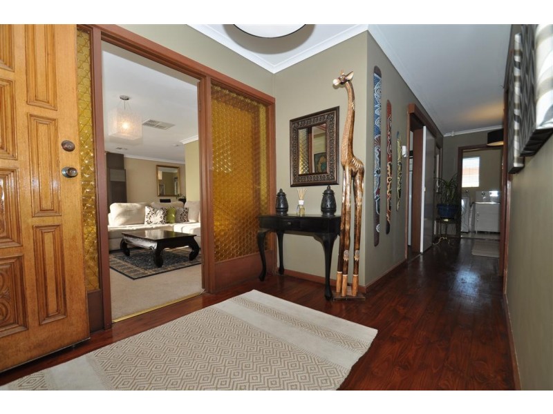 18 Burns Court, Morphett Vale SA 5162