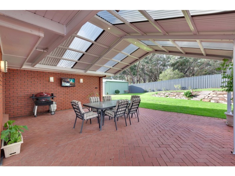 37 Horseshoe Drive, Woodcroft SA 5162